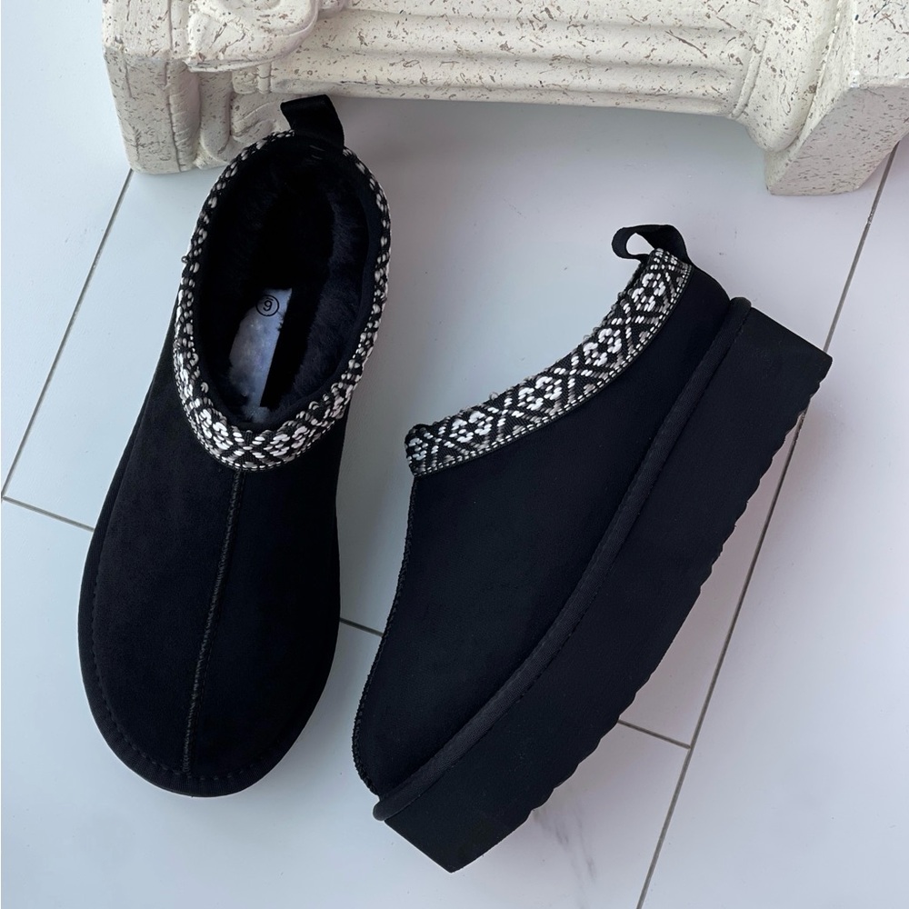 Black Slippers